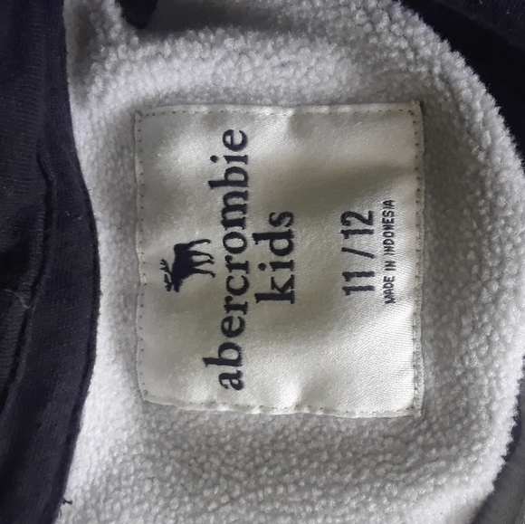 Sweater - Picture 4 of 4